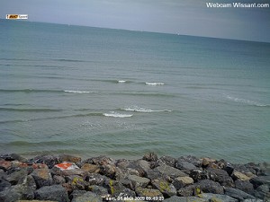 Webcam at Wissant bay on Aug 1st, where many swimmers touch French ground