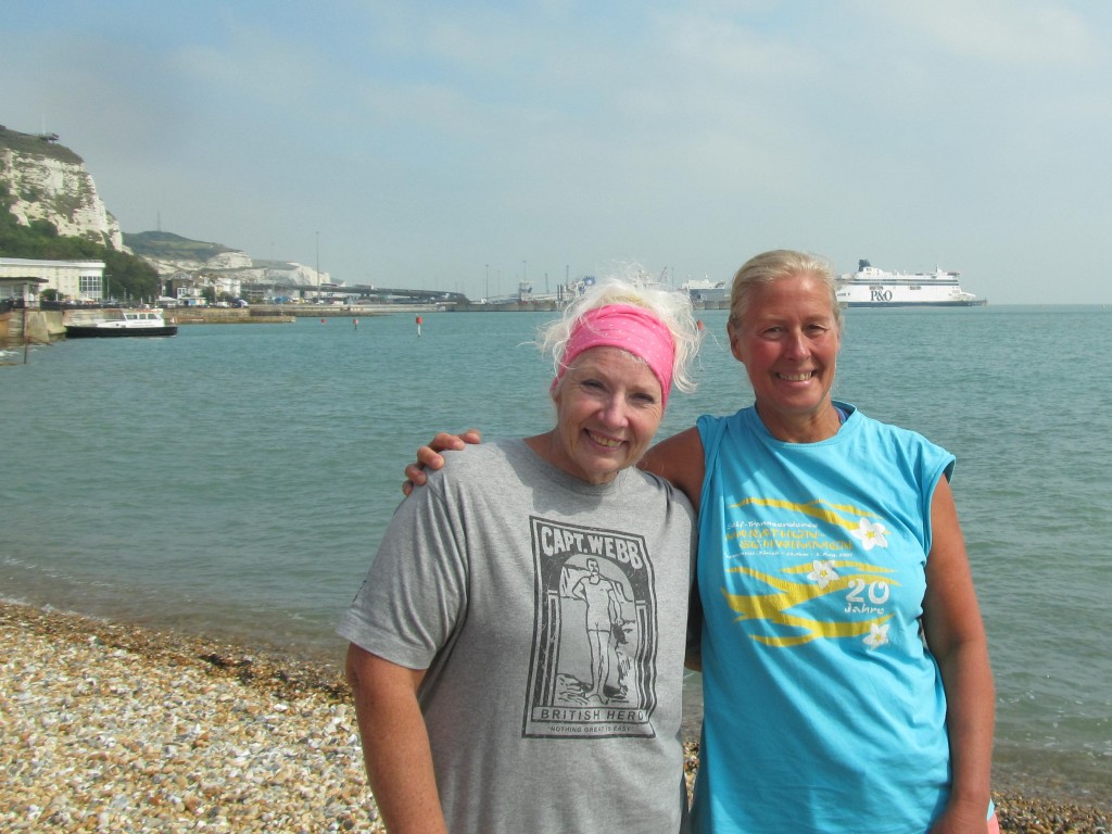 Vasanti and Jackie Cobell, record for longest Channel swim - Redkord für den längsten Ärmelkanalschwimm